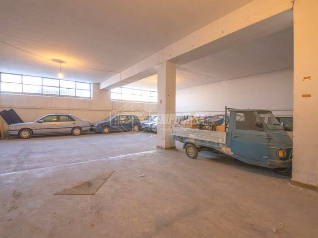 locale commerciale in vendita a Corridonia