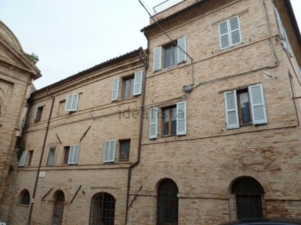 pentavano in vendita a Corridonia