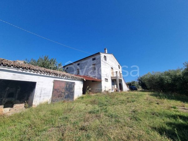 casa indipendente in vendita a Corridonia in zona Colbuccaro