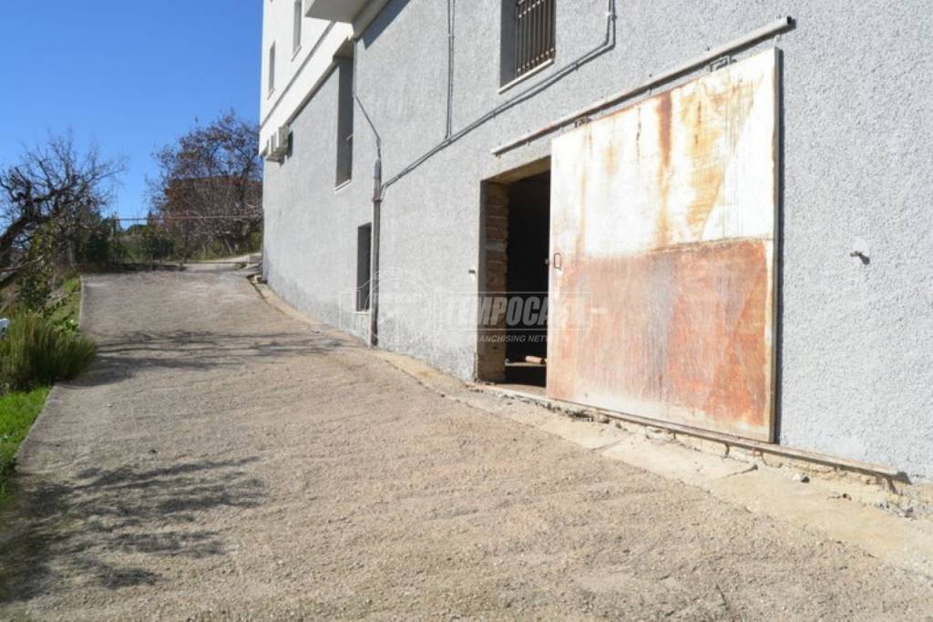 locale di sgombero in vendita a Corridonia