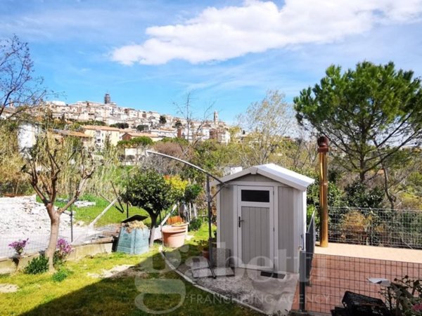 casa indipendente in vendita a Corridonia
