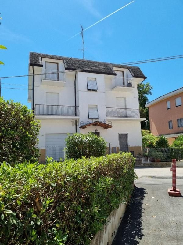 pentavano in vendita a Corridonia