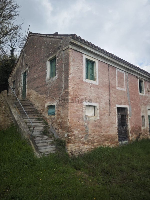 pentavano in vendita a Corridonia