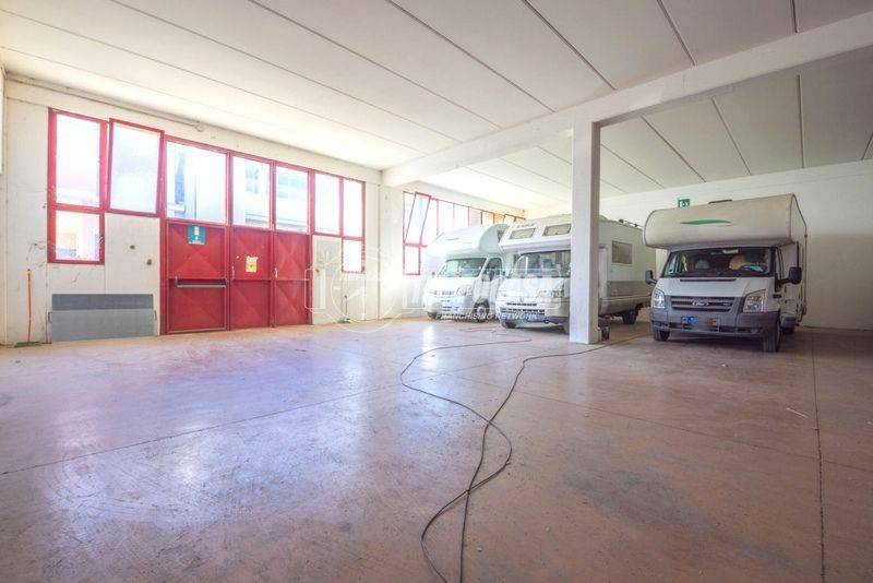 locale commerciale in vendita a Corridonia