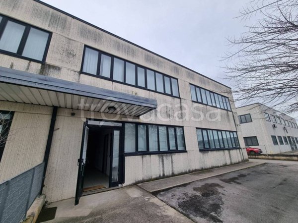 locale commerciale in vendita a Corridonia