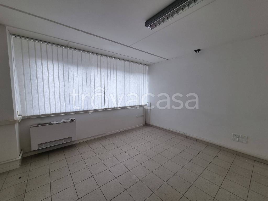 locale commerciale in vendita a Corridonia