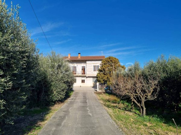 casa indipendente in vendita a Corridonia