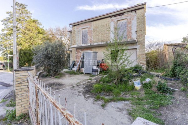 casa indipendente in vendita a Corridonia