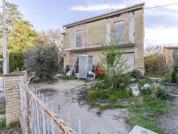 casa indipendente in vendita a Corridonia
