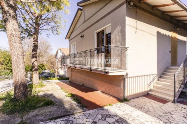 casa indipendente in vendita a Corridonia