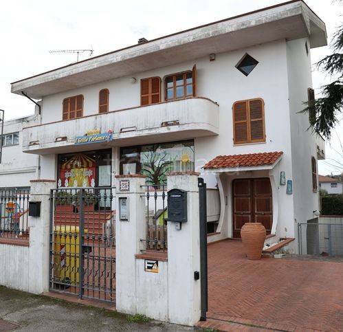 casa indipendente in vendita a Corridonia