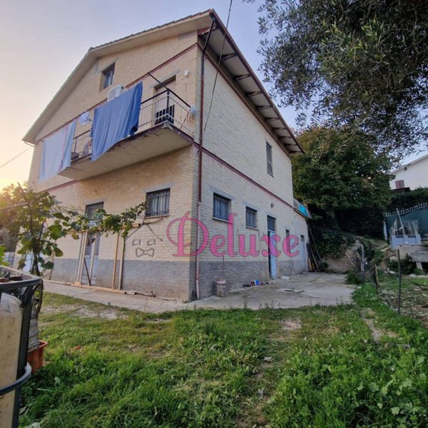 casa indipendente in vendita a Corridonia