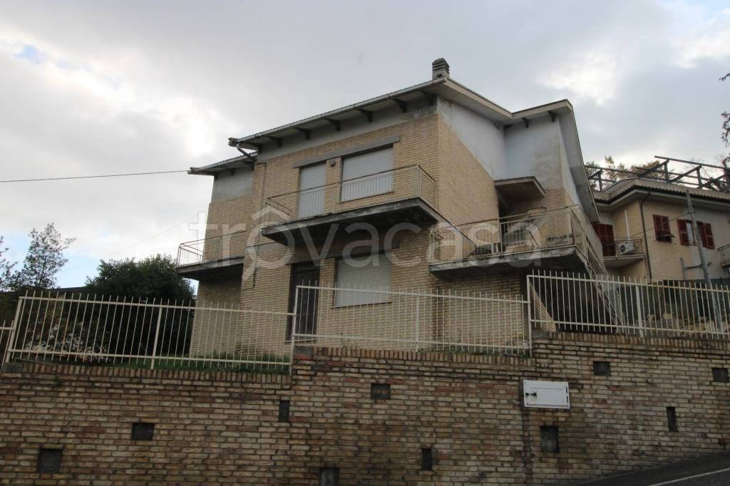 casa indipendente in vendita a Corridonia