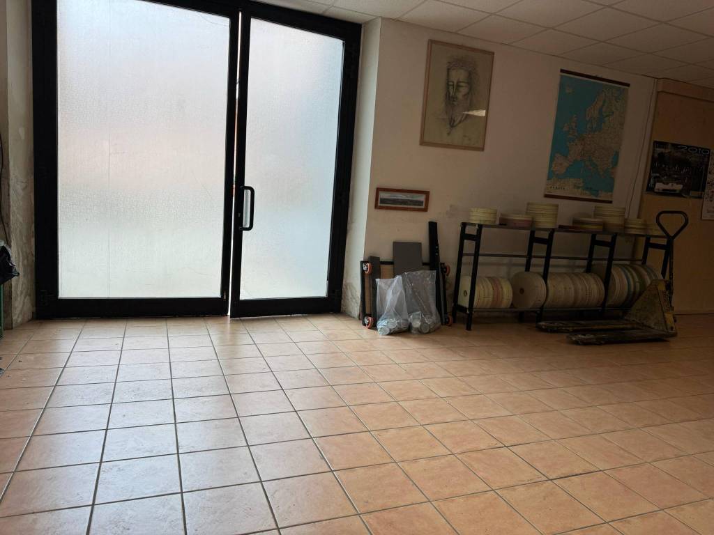 negozio in vendita a Corridonia