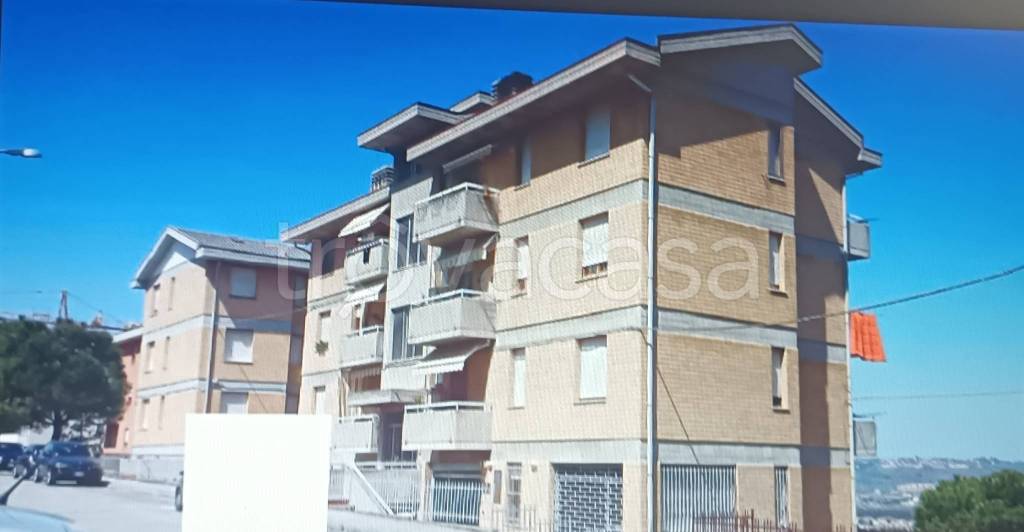 locale commerciale in vendita a Corridonia