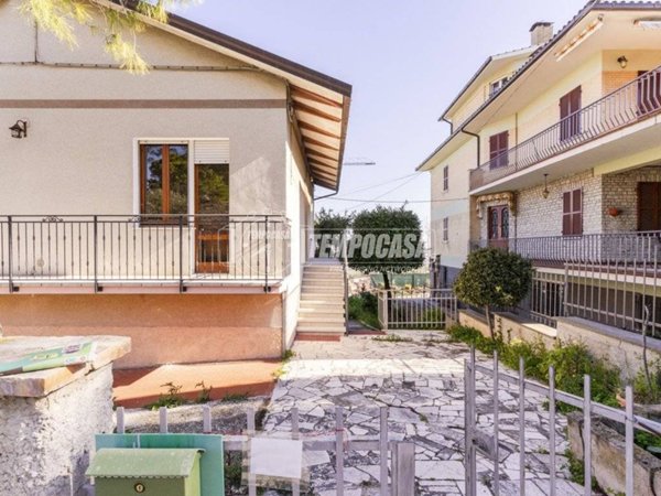 casa indipendente in vendita a Corridonia