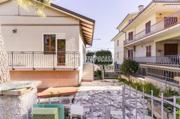 casa indipendente in vendita a Corridonia