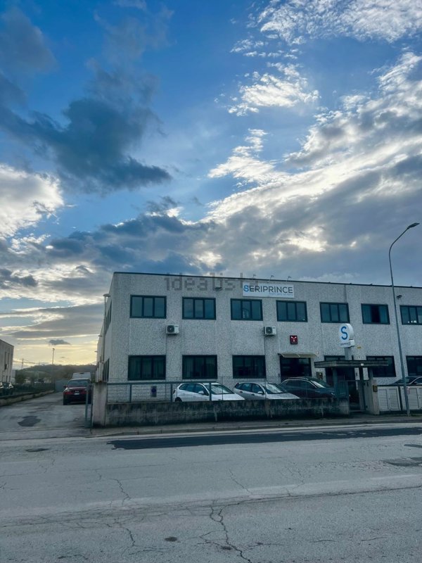 negozio in vendita a Corridonia