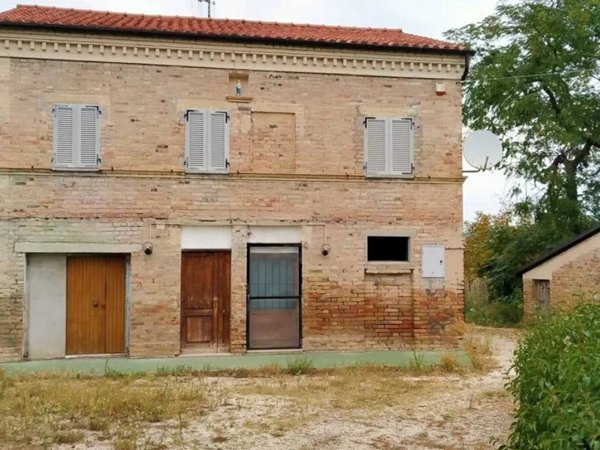 casa indipendente in vendita a Corridonia in zona Colbuccaro