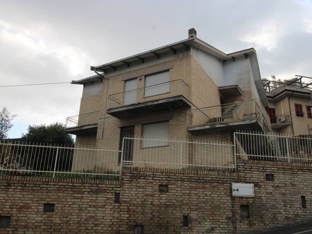 casa indipendente in vendita a Corridonia