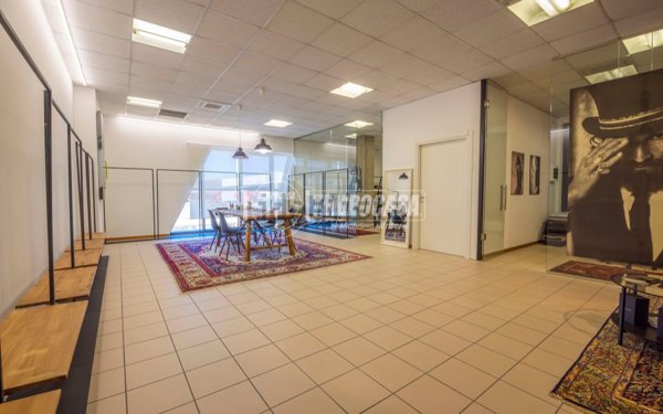 locale commerciale in vendita a Corridonia