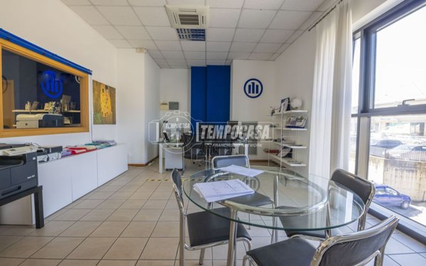 locale commerciale in vendita a Corridonia