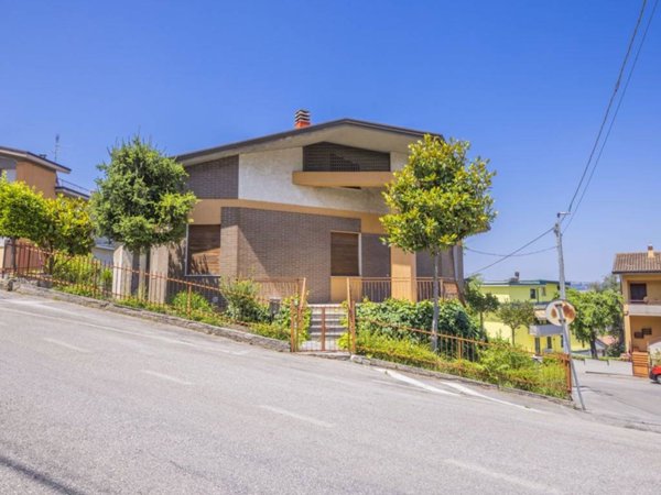 casa indipendente in vendita a Corridonia