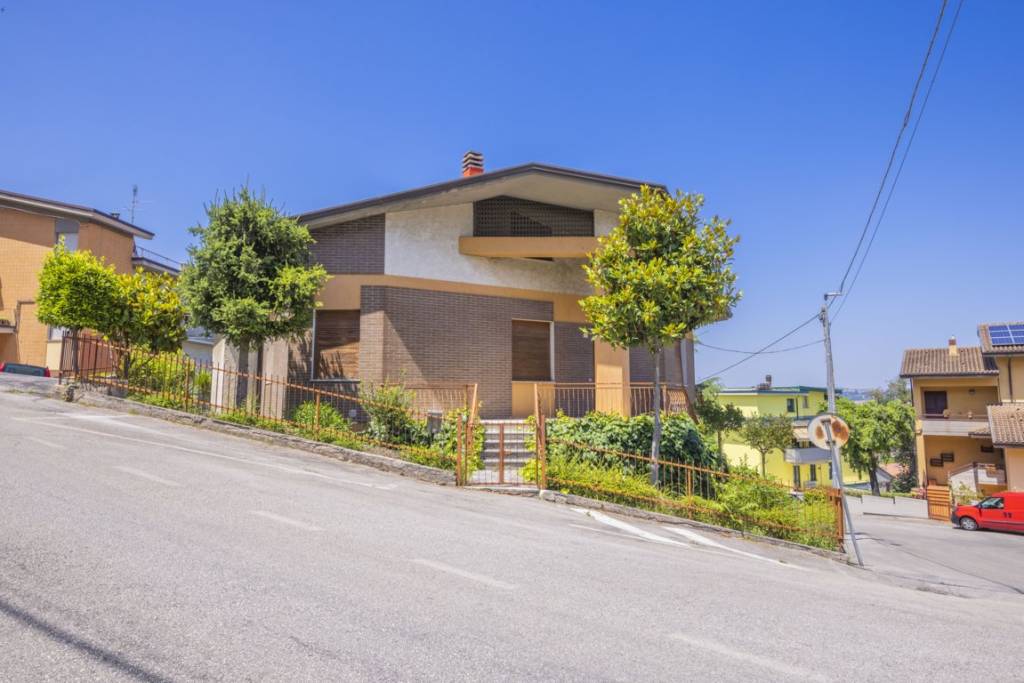 casa indipendente in vendita a Corridonia