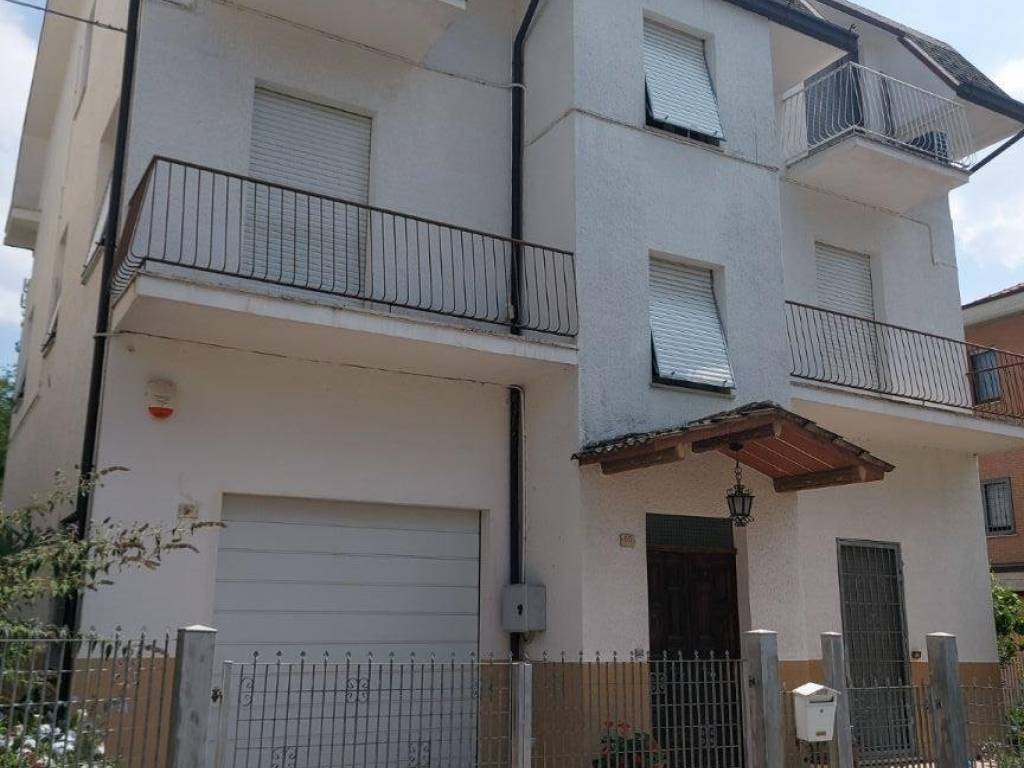 casa indipendente in vendita a Corridonia