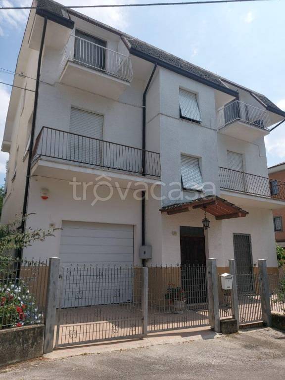casa indipendente in vendita a Corridonia