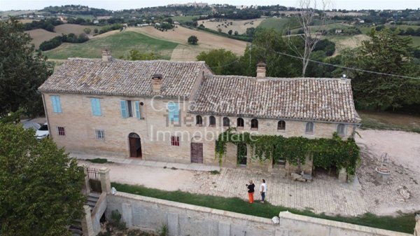 casa indipendente in vendita a Corridonia