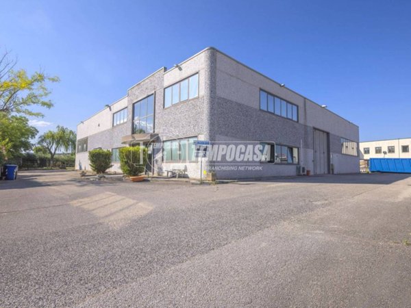 locale commerciale in vendita a Corridonia
