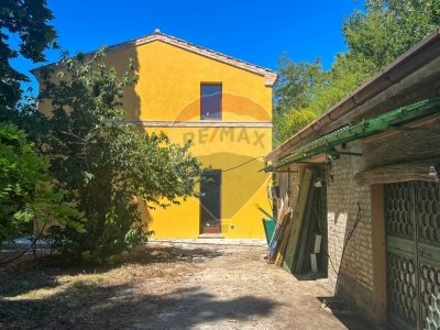 casa indipendente in vendita a Corridonia