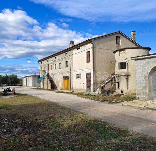 locale di sgombero in vendita a Corridonia