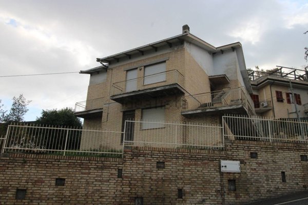 casa indipendente in vendita a Corridonia