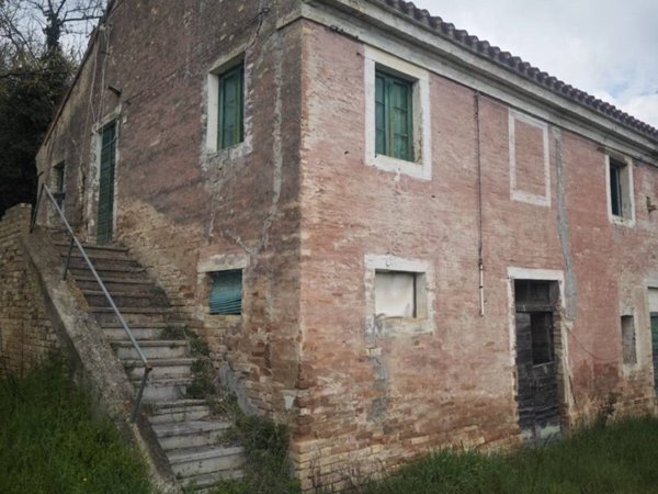 casa indipendente in vendita a Corridonia