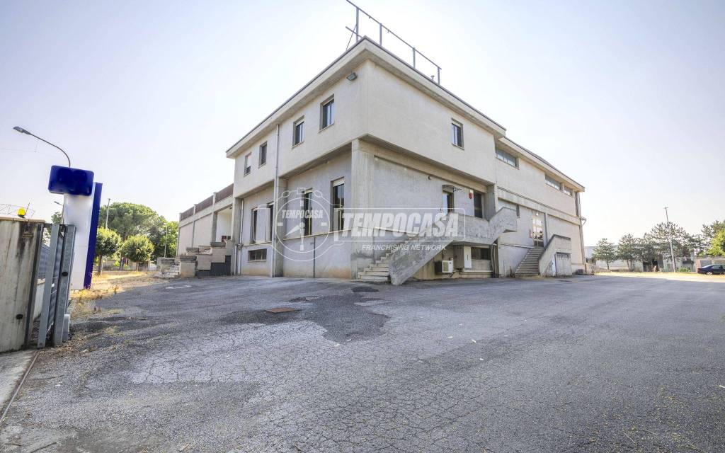 capannone in vendita a Corridonia