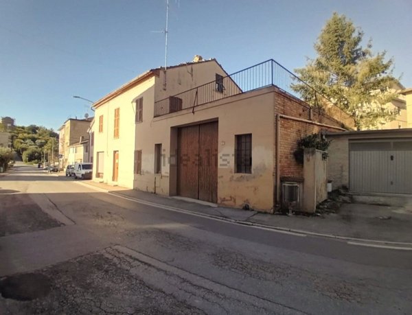 casa indipendente in vendita a Corridonia