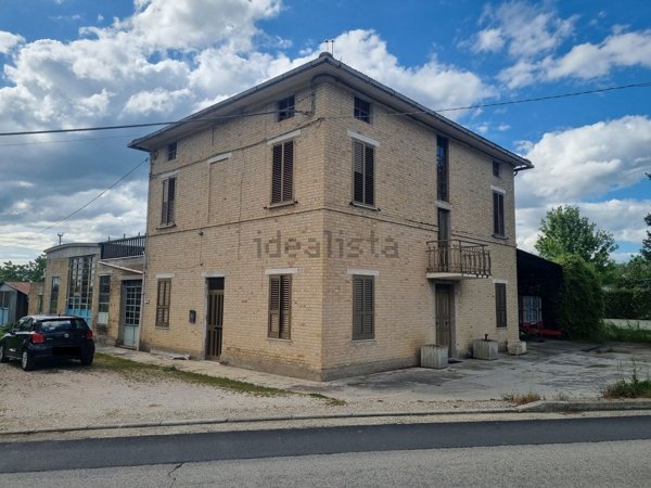 casa indipendente in vendita a Corridonia in zona San Claudio