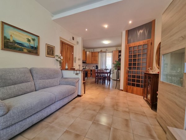 appartamento in vendita a Corridonia in zona Colbuccaro