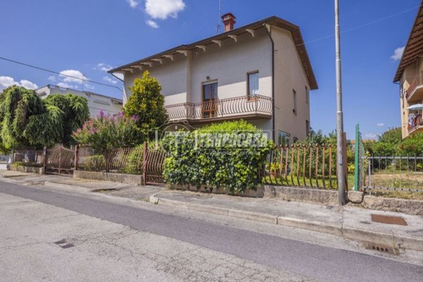 casa indipendente in vendita a Corridonia in zona San Claudio