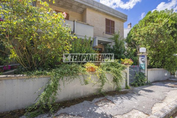 casa indipendente in vendita a Corridonia