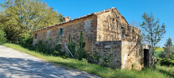 pentavano in vendita a Corridonia