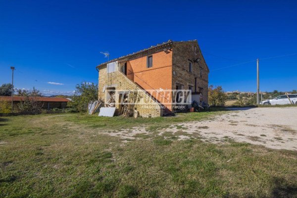 casa indipendente in vendita a Corridonia