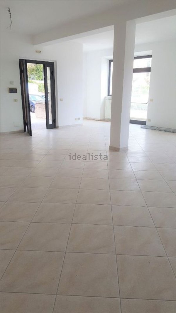 locale commerciale in vendita a Corridonia