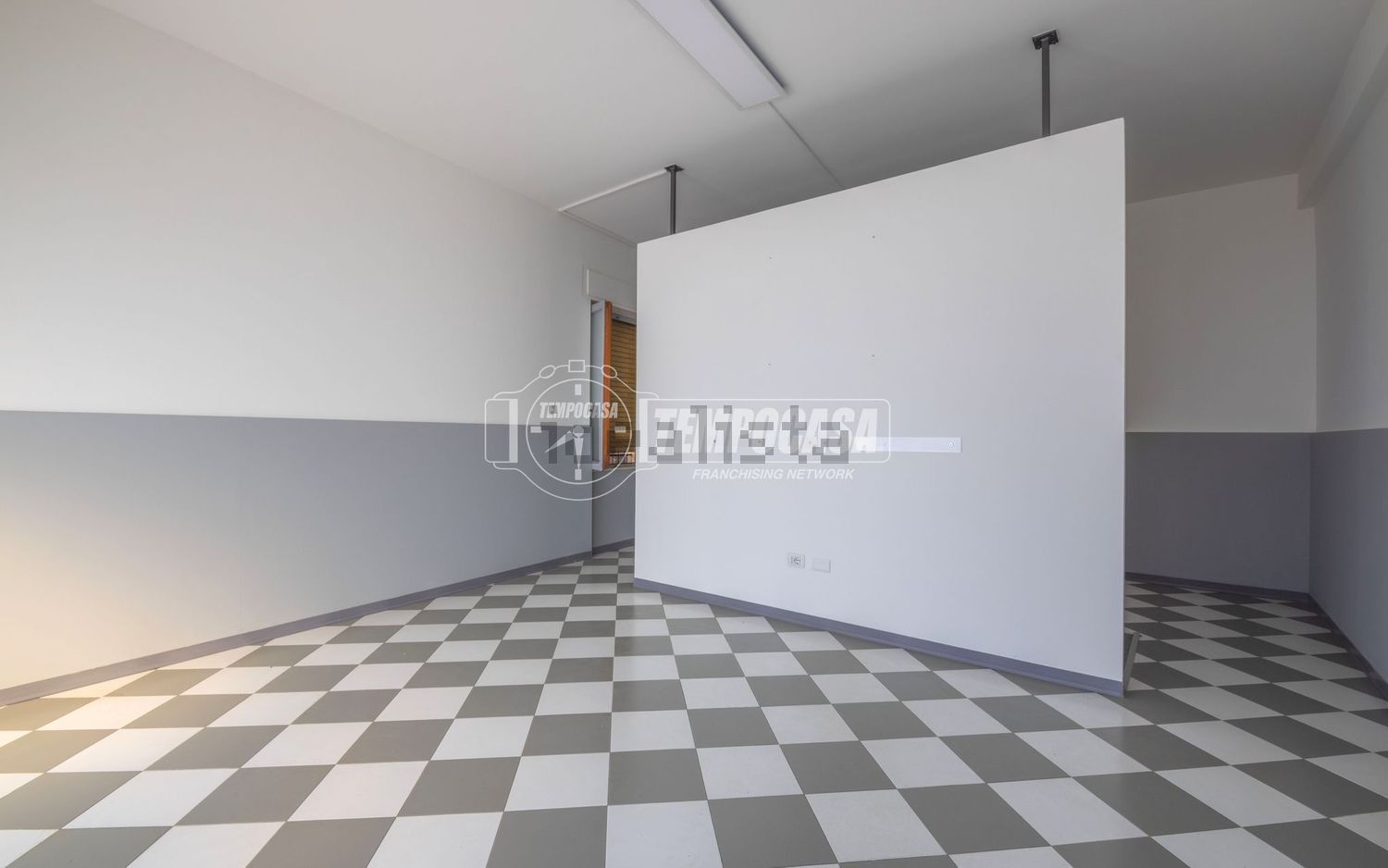 locale commerciale in vendita a Corridonia