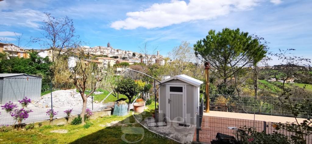 casa indipendente in vendita a Corridonia