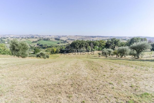 terreno edificabile in vendita a Corridonia