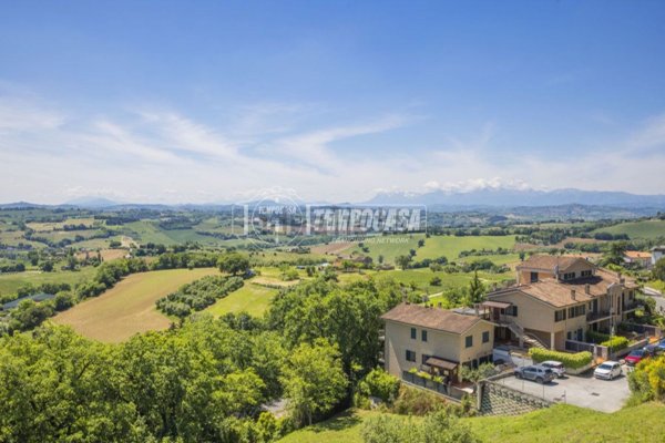 casa indipendente in vendita a Corridonia