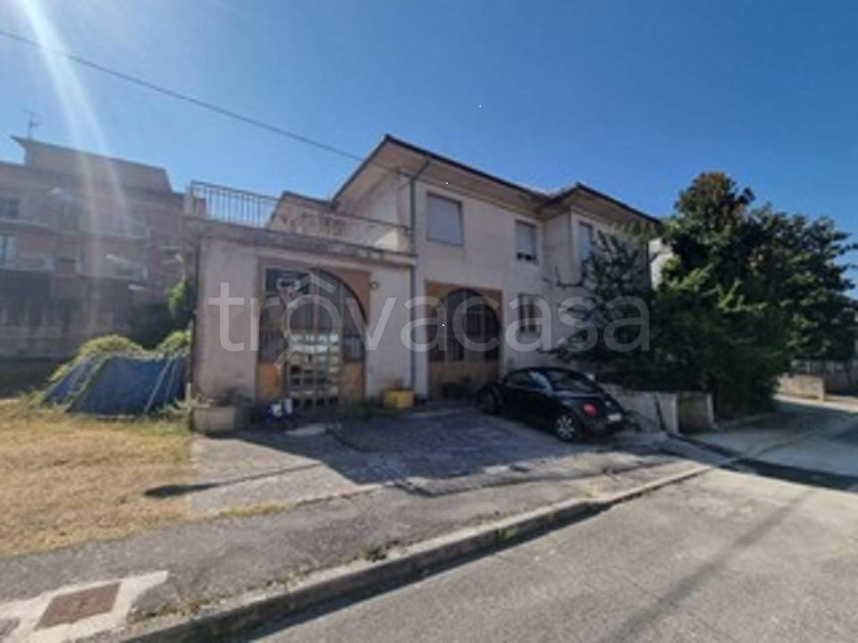 casa indipendente in vendita a Corridonia